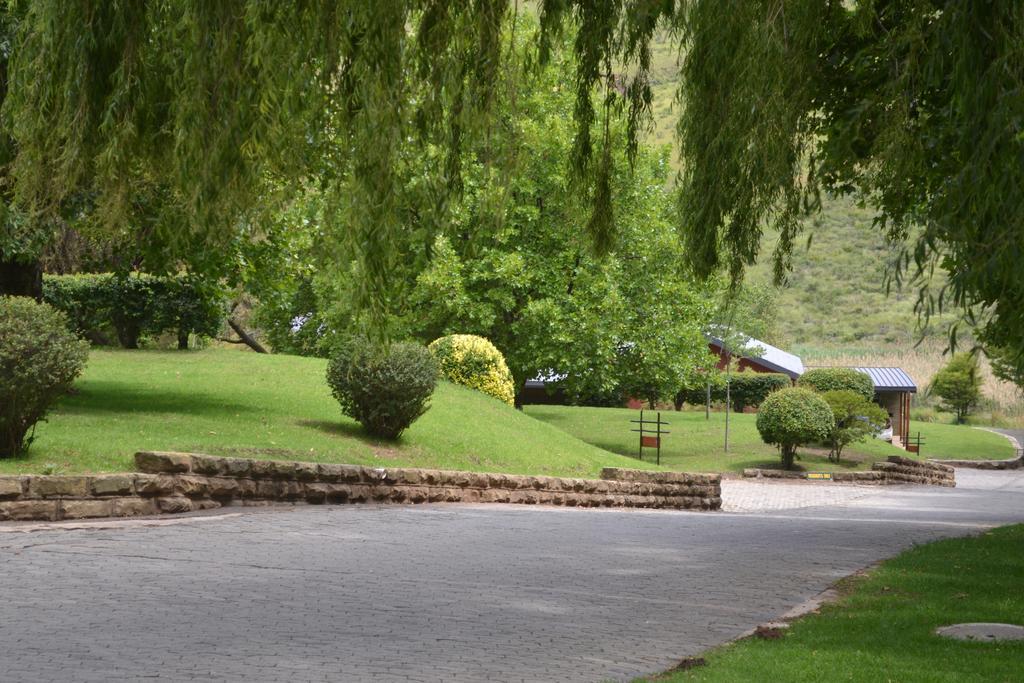 Golden Gate Hotel And Chalets Clarens Extérieur photo